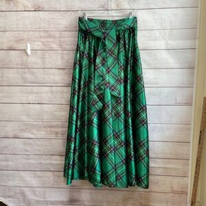 EXCELLENT CONDITION CATO SATIN VERY FULL MAXI SKIRT IN GREEN PLAID